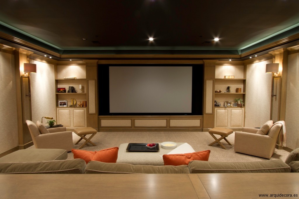 Sala de cine con moqueta de lado a lado