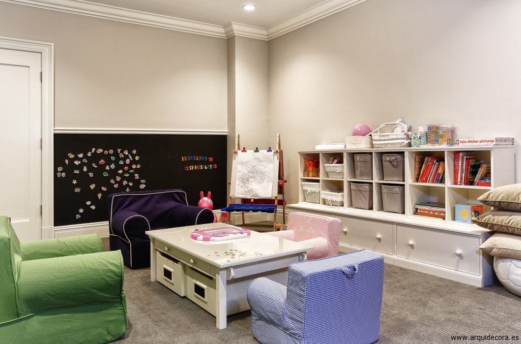 Sala de juegos para niños con moqueta