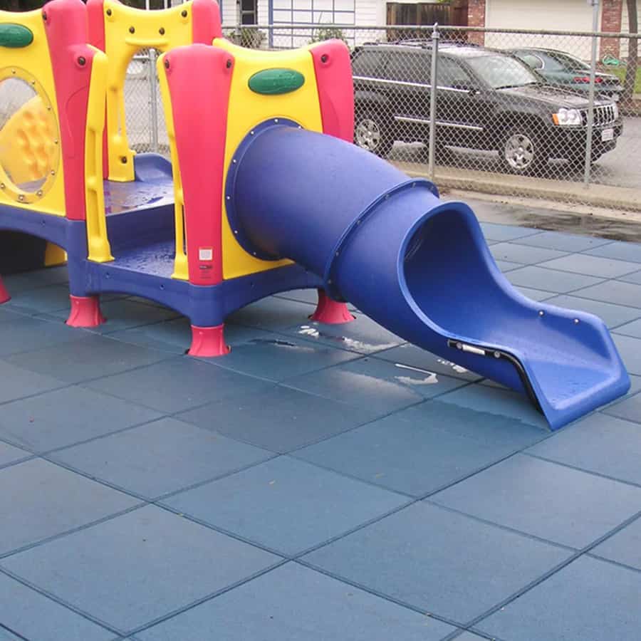 Cómo deben ser los suelos de parques infantiles? » Arquiservi